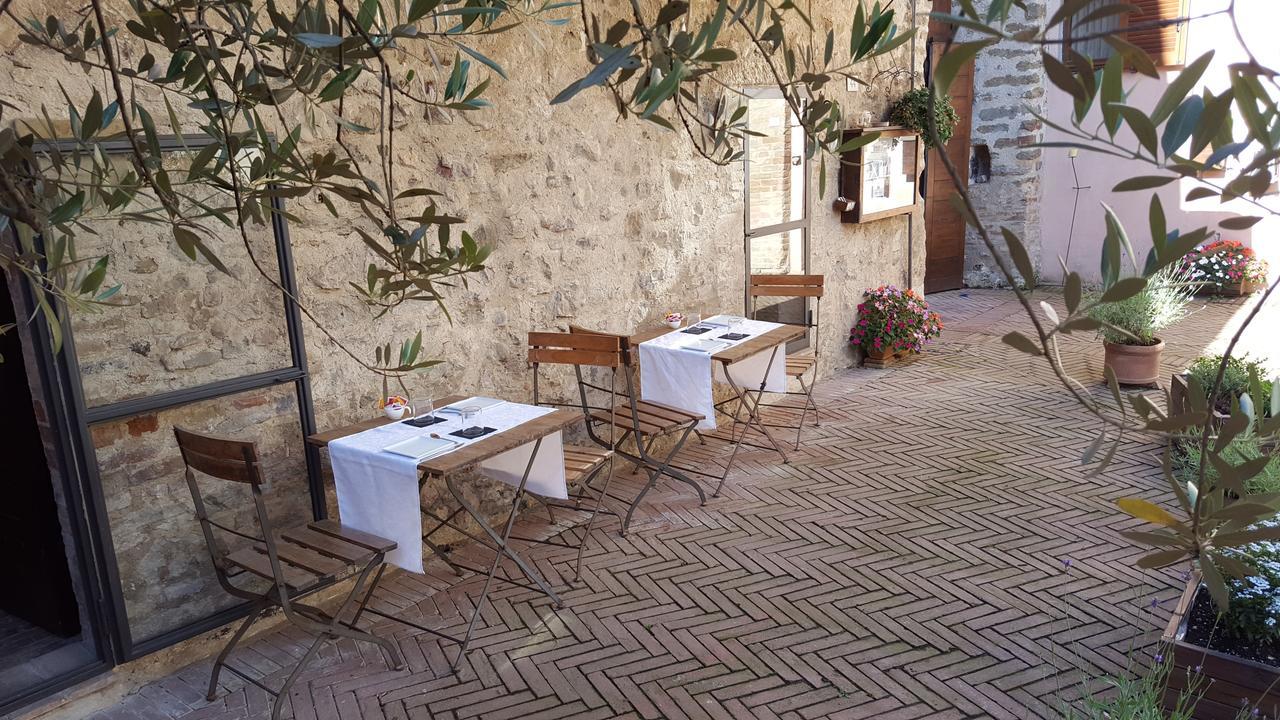 Bed and Breakfast Torre Della Botonta Castel Ritaldi Екстер'єр фото